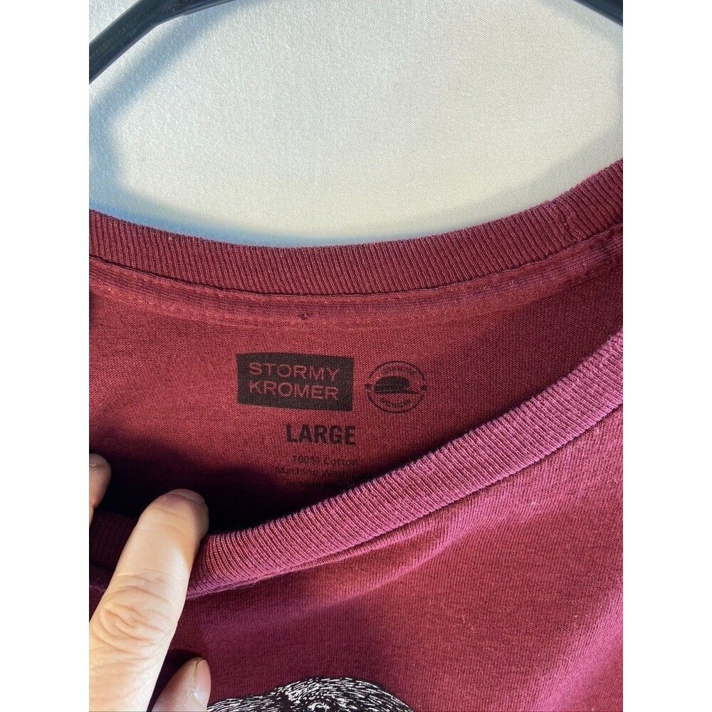 STORMY KROMER MENS LARGE LONG SLEEVE BURGANDY T SHIRT CROW PRINT - Picture 3 of 4